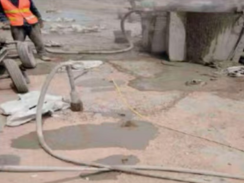 郴州水泥混凝土路面板底注浆技术 路面脱空注浆整治方案